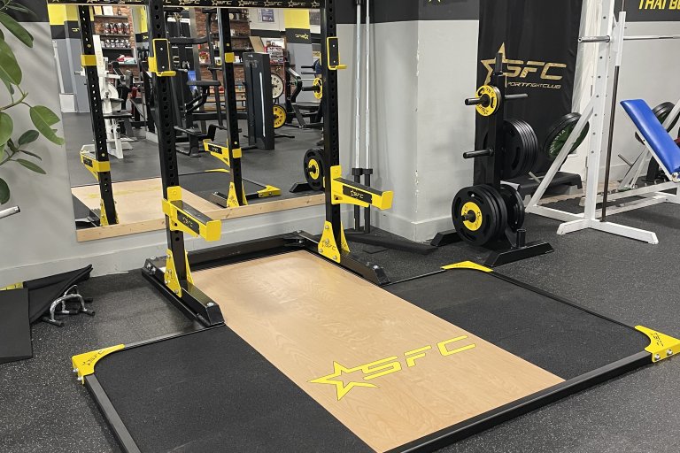 Posilovací a dřepovací klece