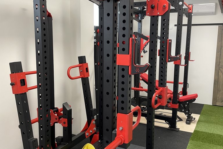 Posilovací a dřepovací klece