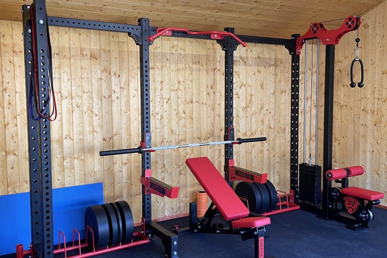 Posilovací a dřepovací klece